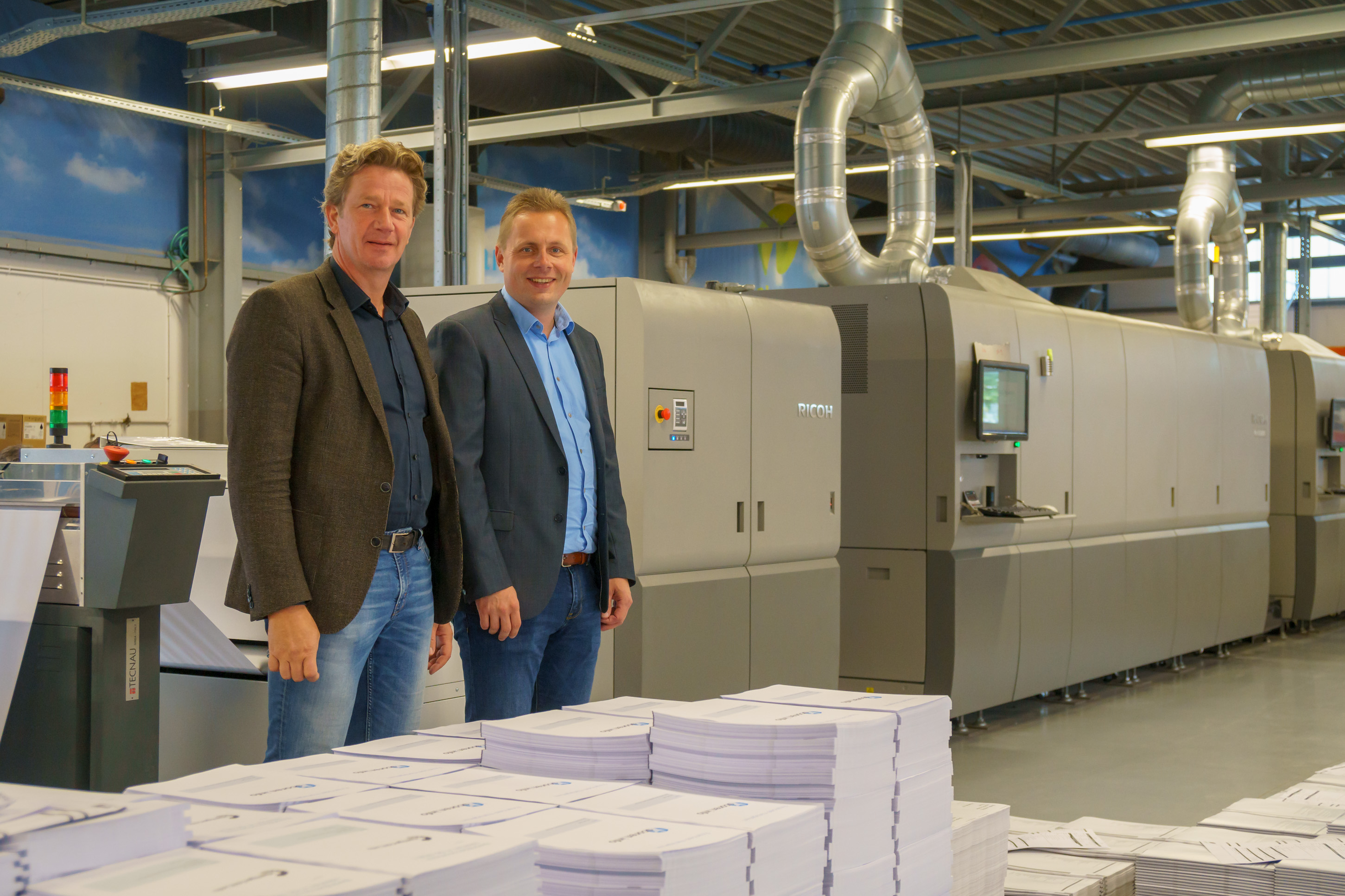 (Слева направо) Херман Верлинд, директор и совладелец компании Zalsman, и Франс Селлес, директор типографии Zalsman Innovative Print